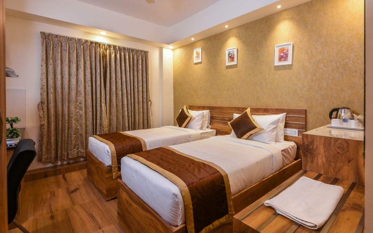 Kensington Suites Bangalore Bagian luar foto