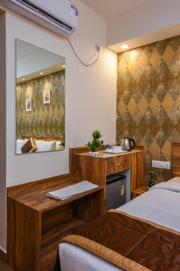 Kensington Suites Bangalore Bagian luar foto