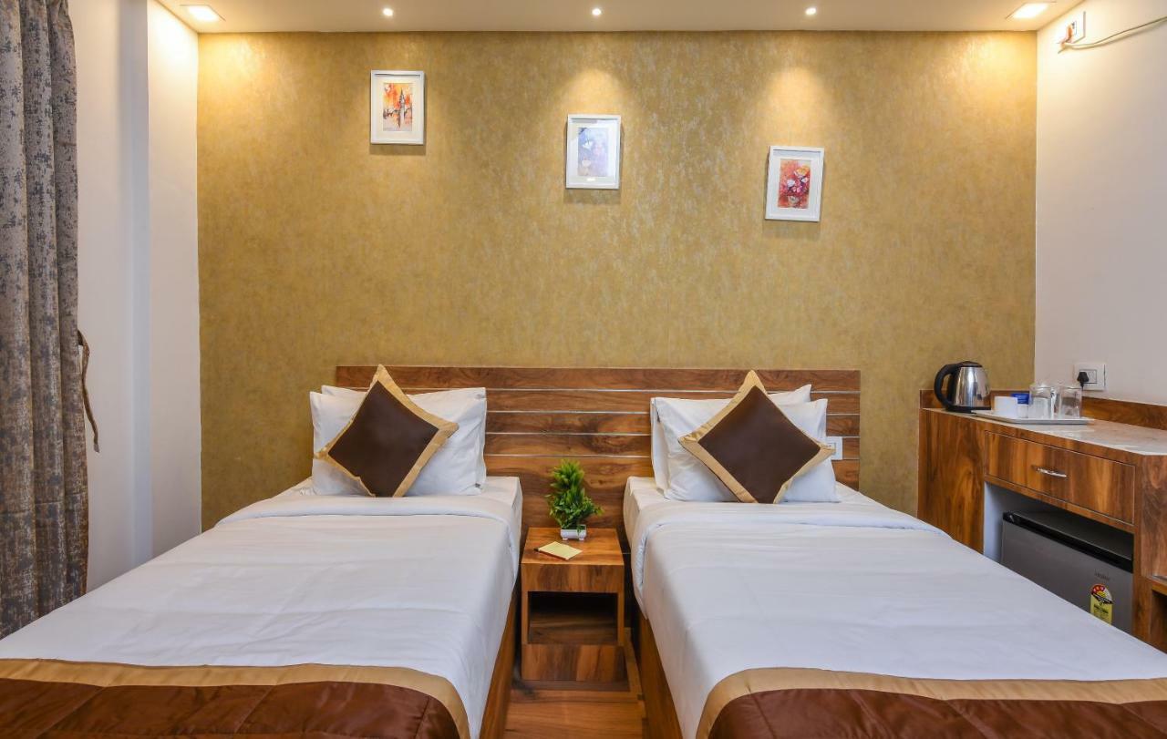 Kensington Suites Bangalore Bagian luar foto
